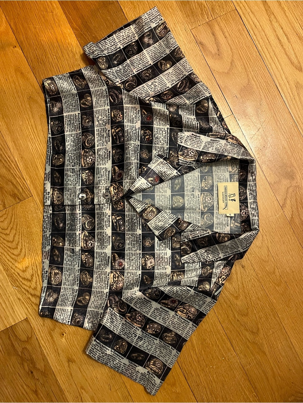 Fashion Brand Company rings print crop button down